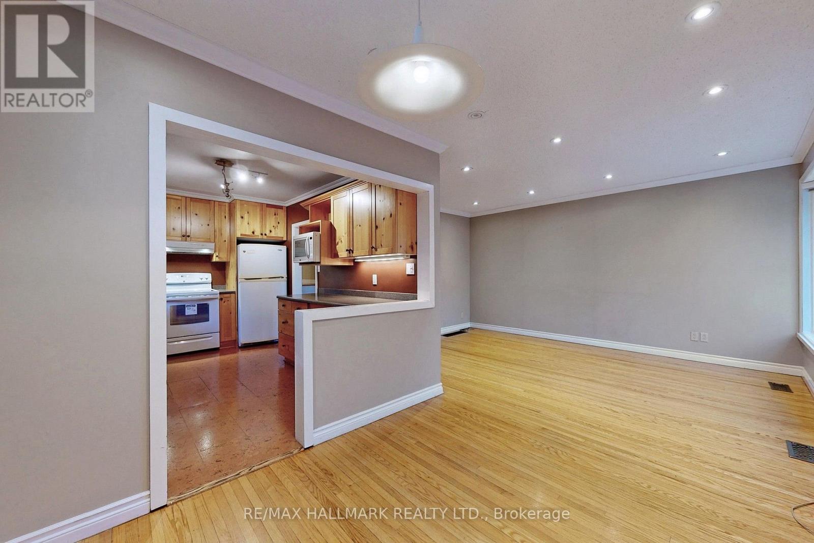 16 Knowles Crescent, Aurora, Ontario  L4G 1Z7 - Photo 6 - N13861002