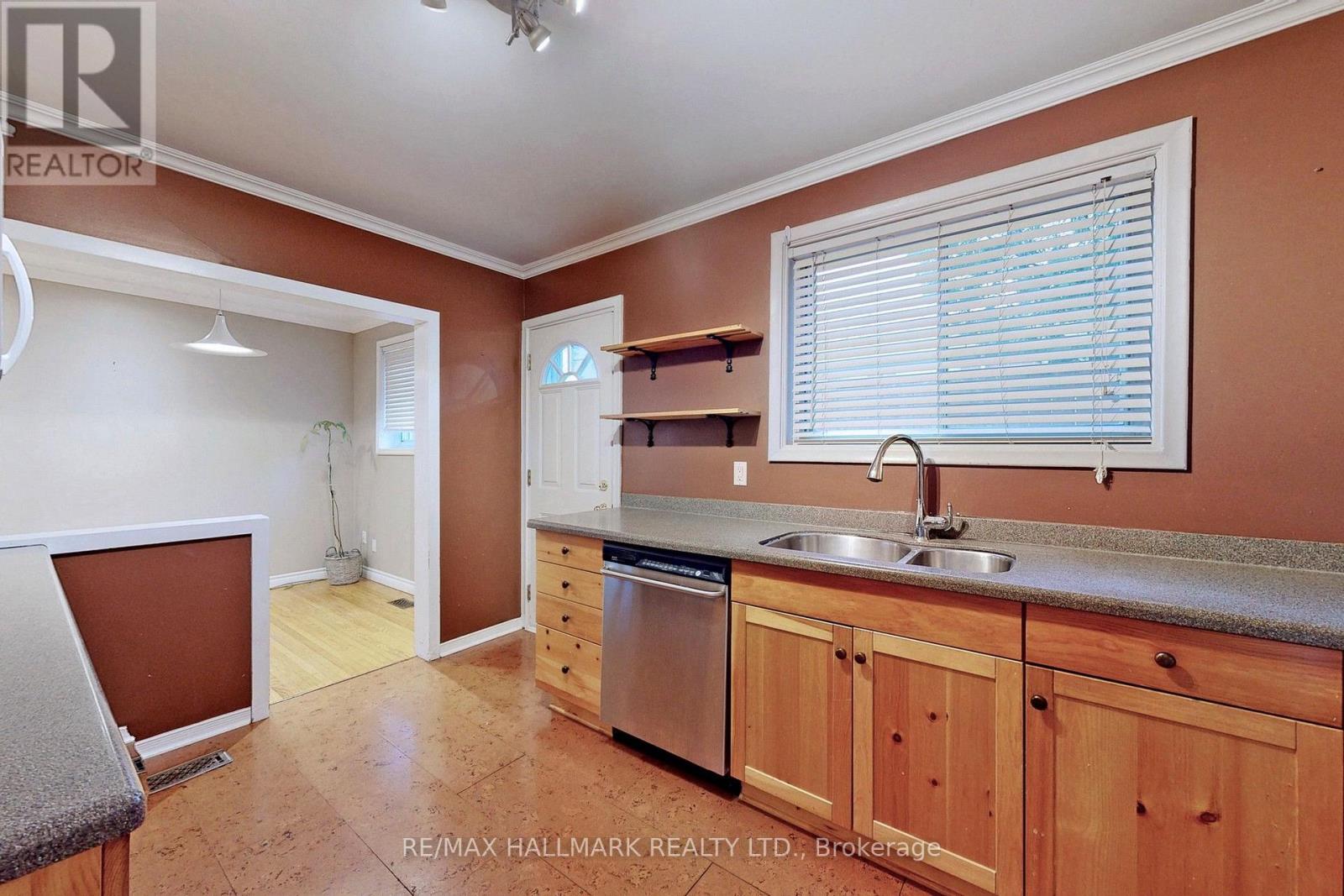 16 Knowles Crescent, Aurora, Ontario  L4G 1Z7 - Photo 7 - N13861002