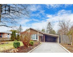 16 KNOWLES CRESCENT, Aurora, Ontario