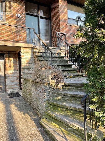 15 Willard Gardens, Toronto, Ontario  M6S 1E9 - Photo 3 - W13860968