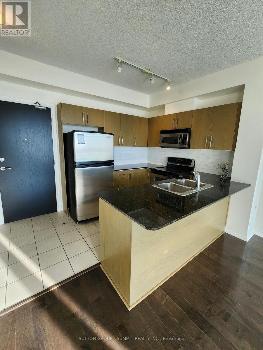 1003 - 3504 Hurontario Street, Mississauga, Ontario  L5B 1P2 - Photo 3 - W13861106