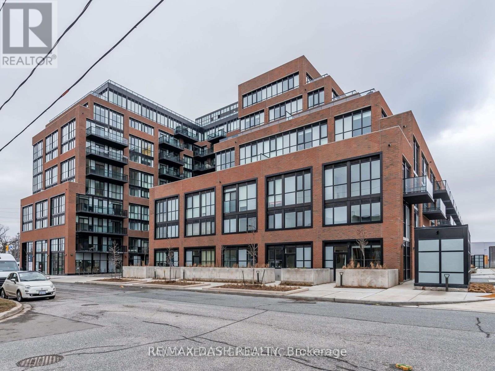 723 - 2300 St Clair Avenue W, Toronto, Ontario  M6N 1K8 - Photo 2 - W13861140