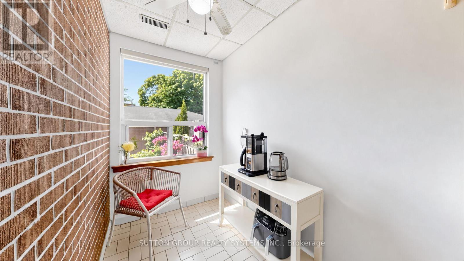 39 Exeter Street, Toronto, Ontario  M6N 1G3 - Photo 15 - W13861182