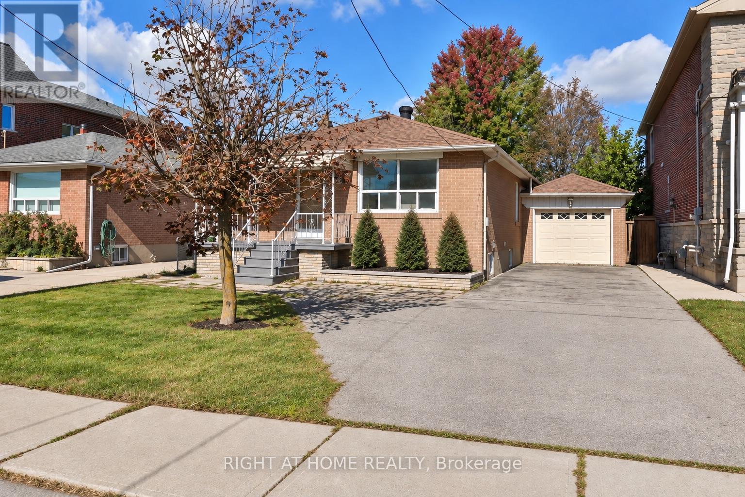 22 KATHERINE ROAD, Toronto, Ontario
