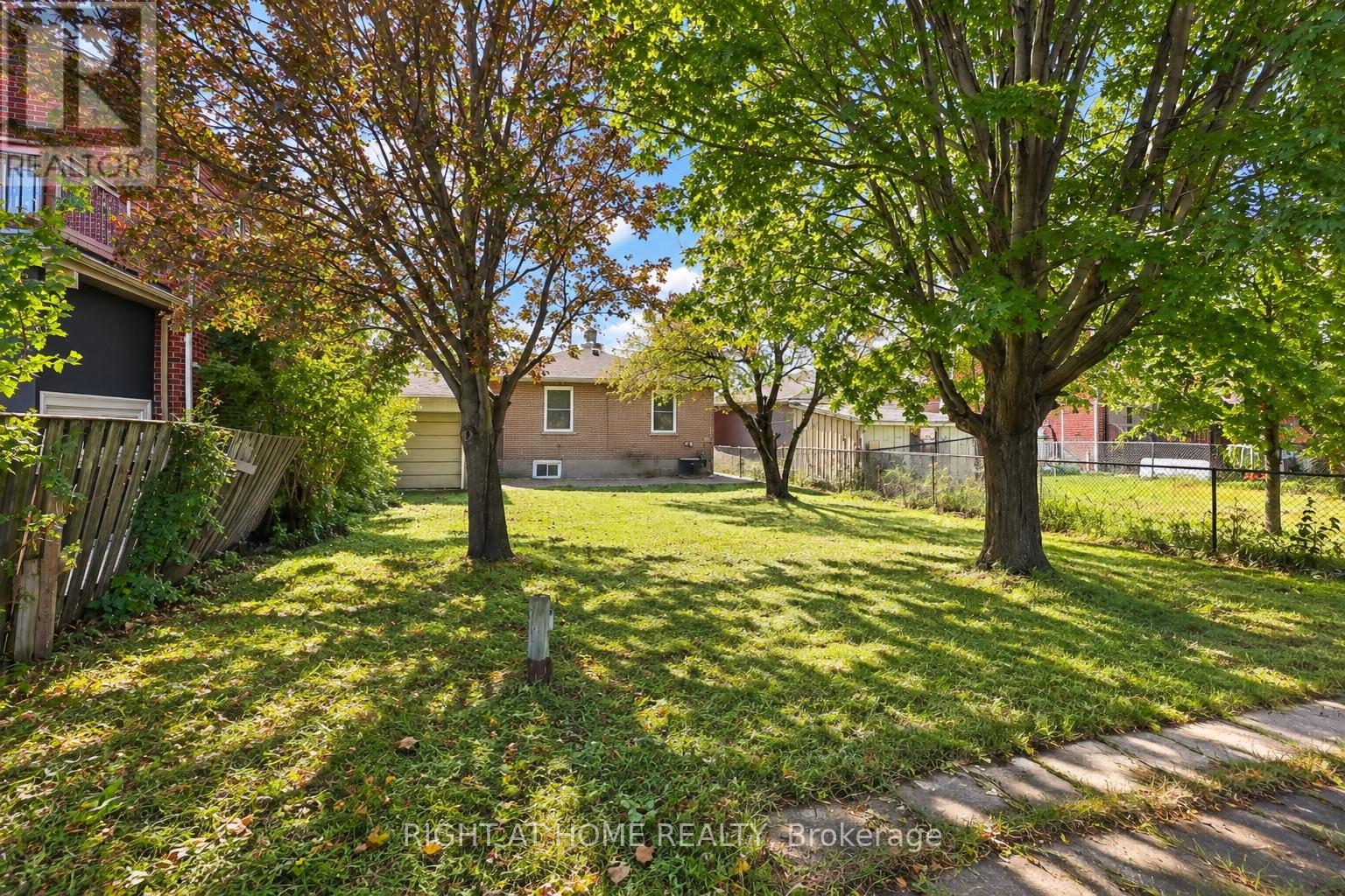 22 Katherine Road, Toronto, Ontario  M3K 1H9 - Photo 39 - W13861214