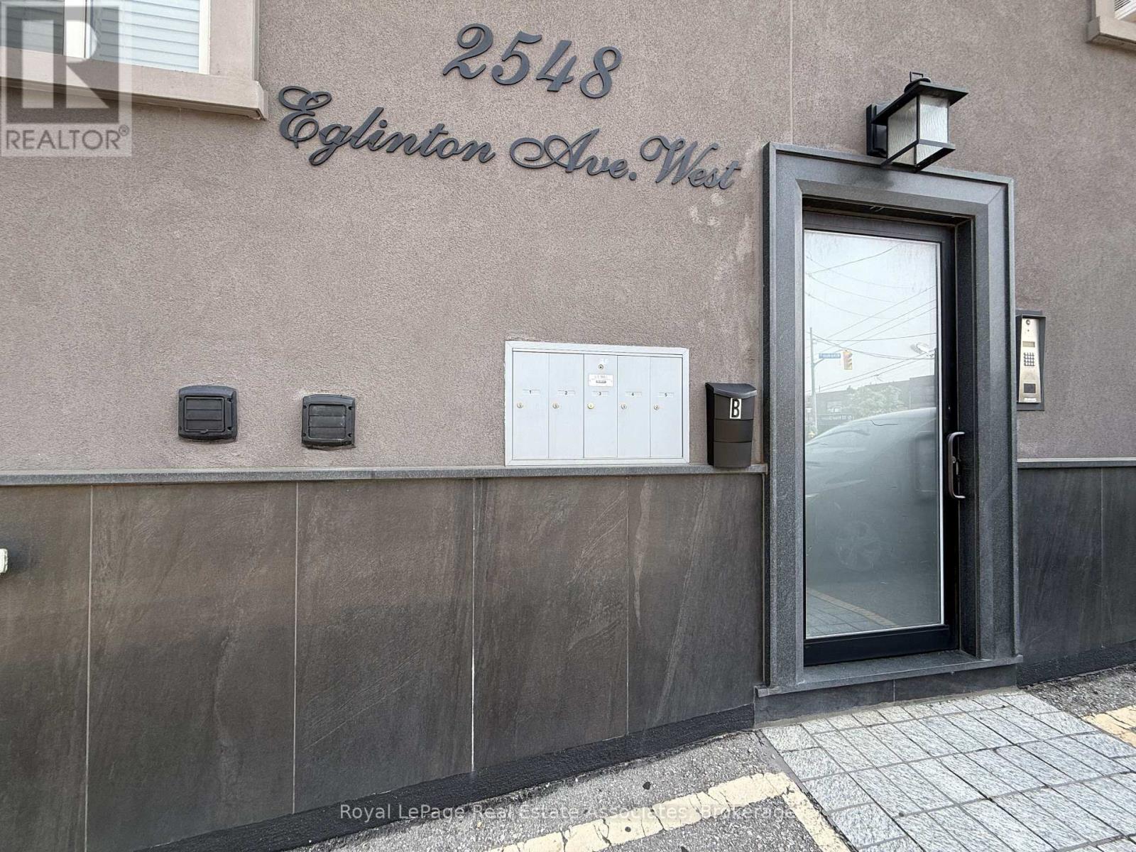 3 - 2548 Eglinton Avenue W, Toronto, Ontario  M6M 1T1 - Photo 20 - W13861234