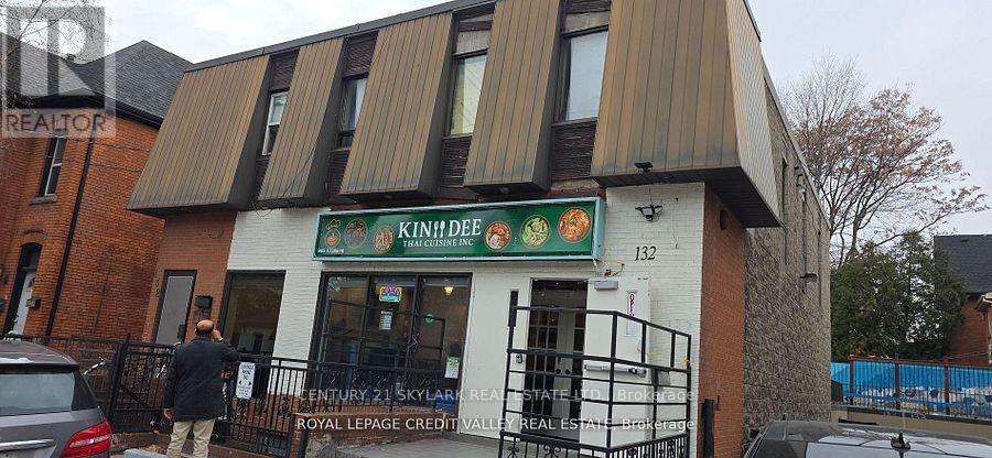 132 QUEEN STREET S, Hamilton, Ontario