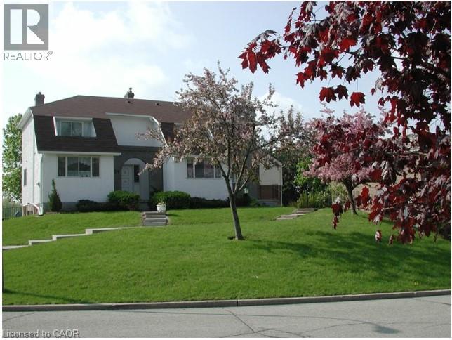 225 SHAKESPEARE Drive Unit# 9, Waterloo, Ontario