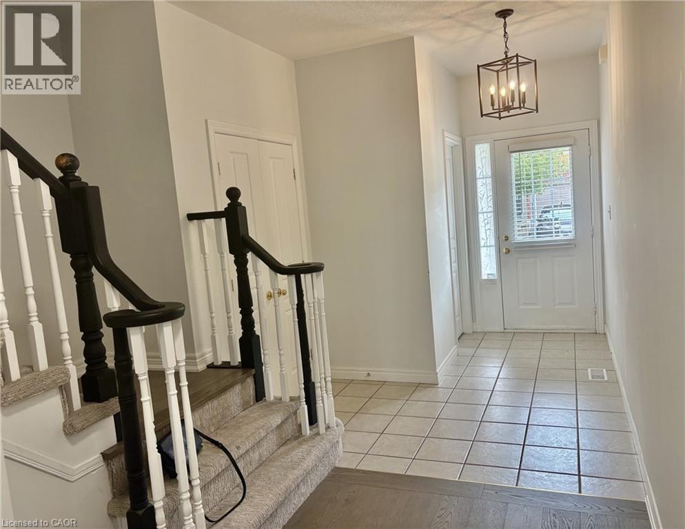 5325 Applegarth Drive, Burlington, Ontario  L7L 6V3 - Photo 3 - 40867817
