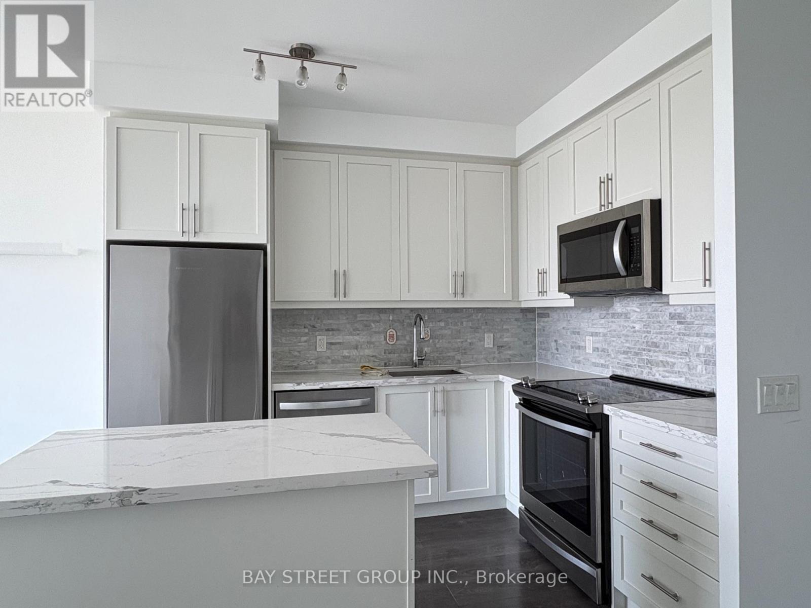 902 - 85 Oneida Crescent, Richmond Hill, Ontario  L4B 0H4 - Photo 8 - N13742566