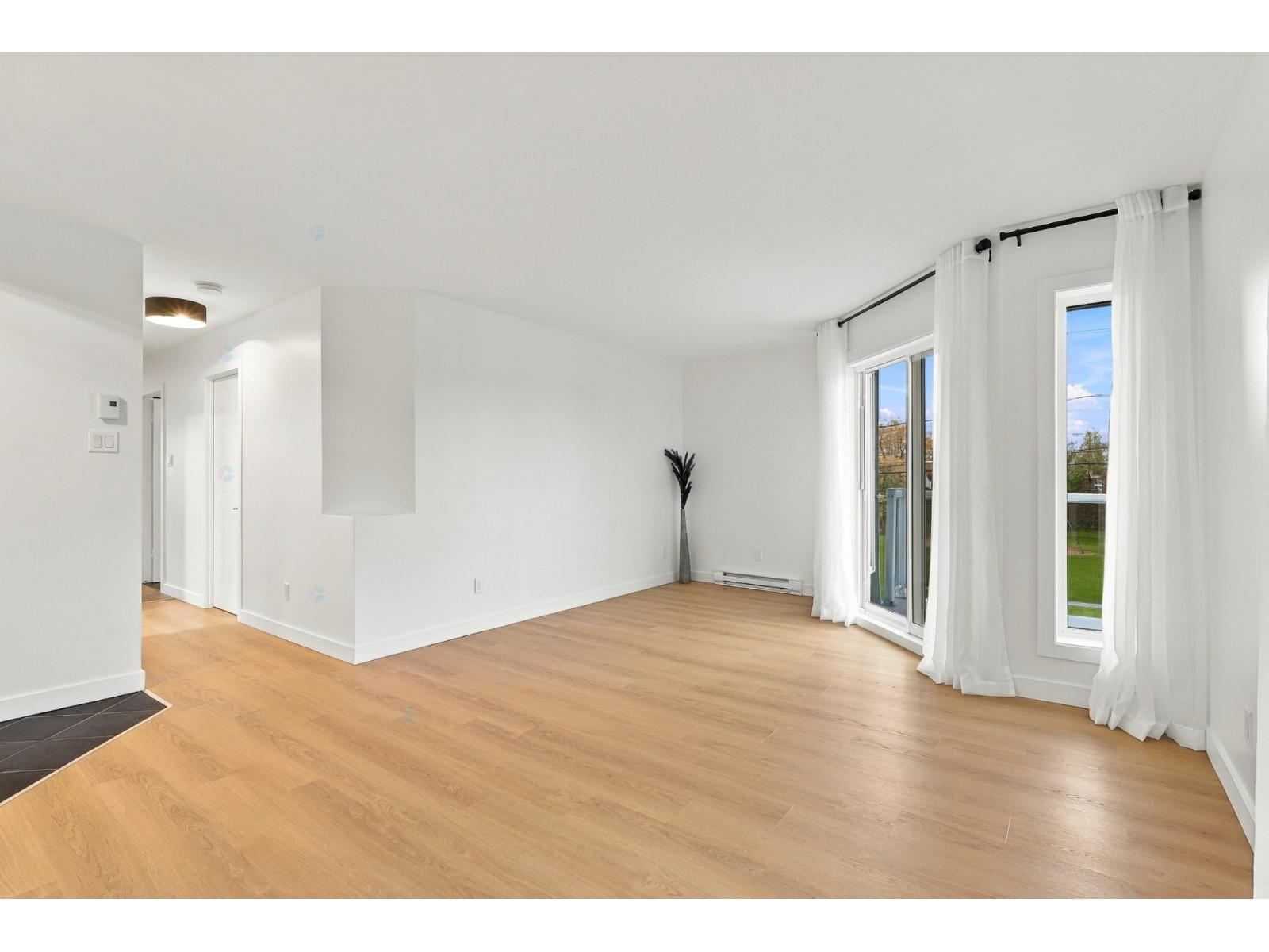 925 Rue des Éperviers|#106 Sainte-Catherine Quebec Canada J5C1P7 5