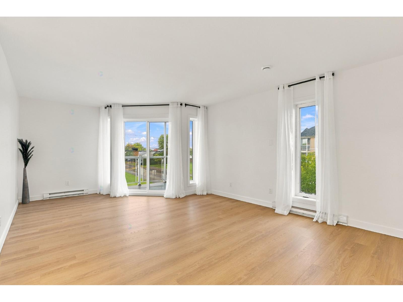 925 Rue des Éperviers|#106 Sainte-Catherine Quebec Canada J5C1P7 4