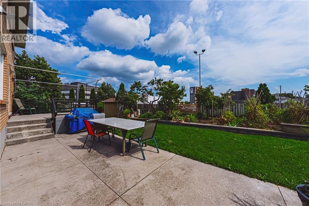 90 Fairington Crescent, Hamilton, Ontario  L8E 3N4 - Photo 39 - 40868917