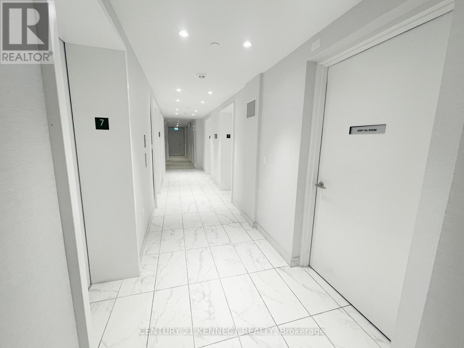 720 - 238 SIMCOE STREET