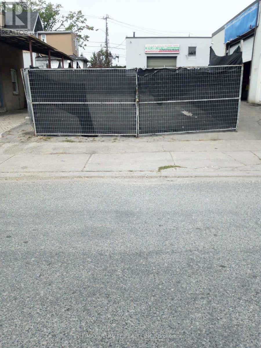 209a Danforth Road, Toronto, Ontario  M1L 3X2 - Photo 3 - E13861240
