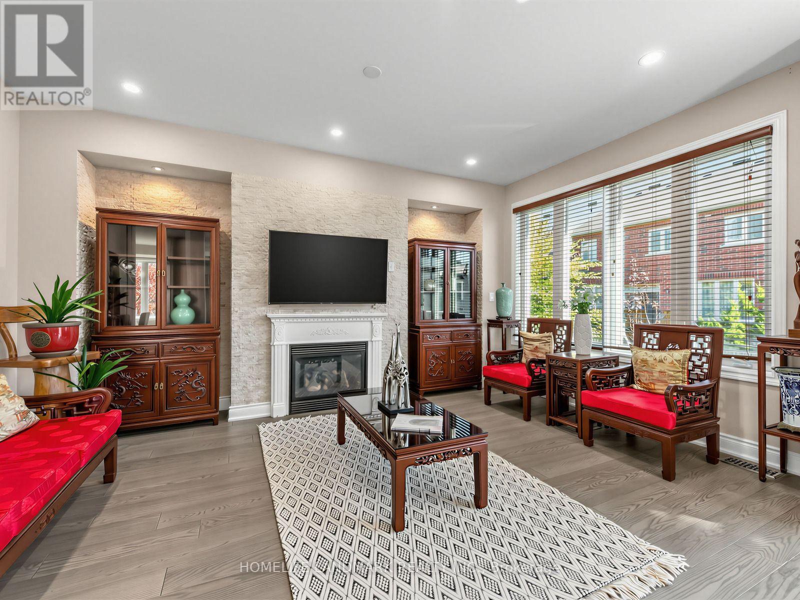72 Vandervoort Drive, Richmond Hill, Ontario  L4E 0C7 - Photo 6 - N13861282