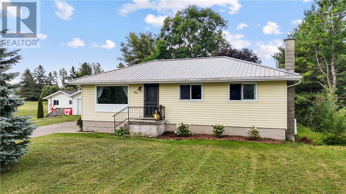 147 THORNE Street, Mindemoya, Ontario