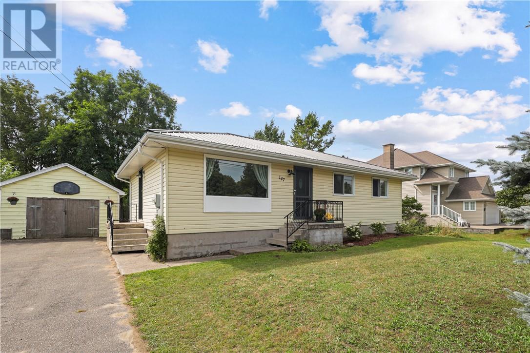 147 Thorne Street, Mindemoya, Ontario  P0P 1S0 - Photo 3 - 2130781