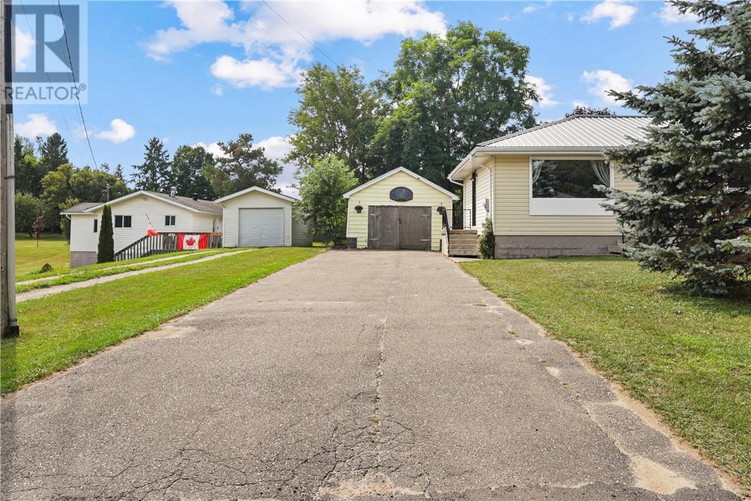 147 Thorne Street, Mindemoya, Ontario  P0P 1S0 - Photo 4 - 2130781