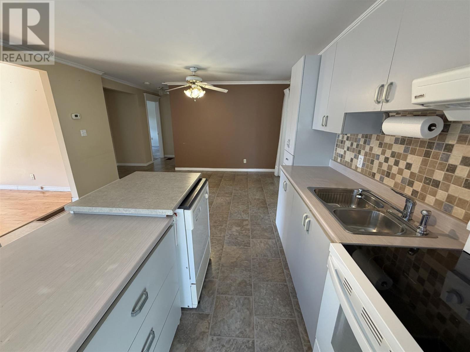 17 Brown Rd, Elliot Lake, Ontario  P5A 1K2 - Photo 6 - SM262754