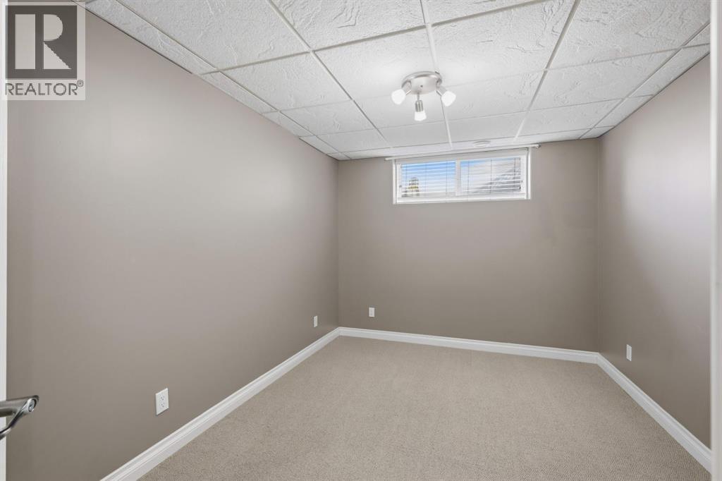 110 Ainsworth Crescent