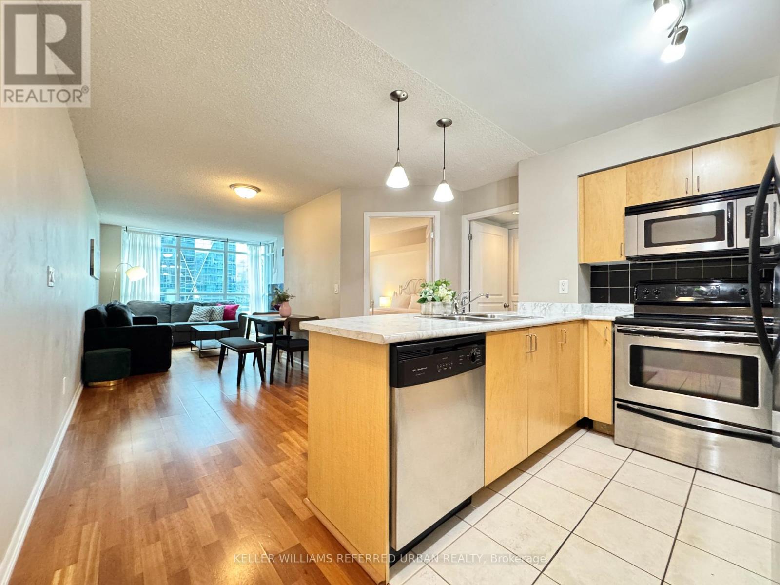 1715 - 18 YONGE STREET