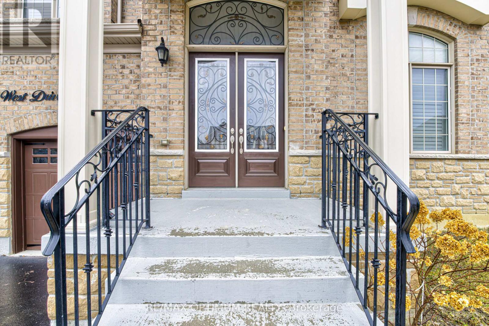80 Royal West Drive, Brampton, Ontario  L6X 1A2 - Photo 6 - W13861436