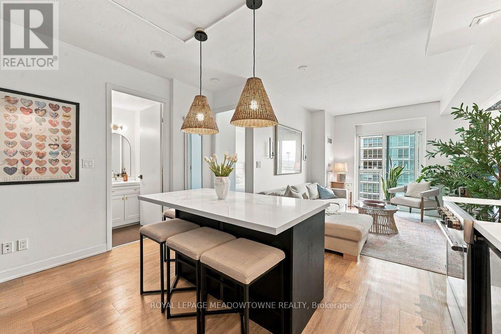 1321 - 165 Legion Road N, Toronto, Ontario  M8Y 0B3 - Photo 2 - W13861530