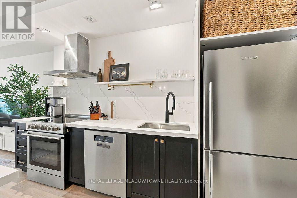 1321 - 165 Legion Road N, Toronto, Ontario  M8Y 0B3 - Photo 3 - W13861530