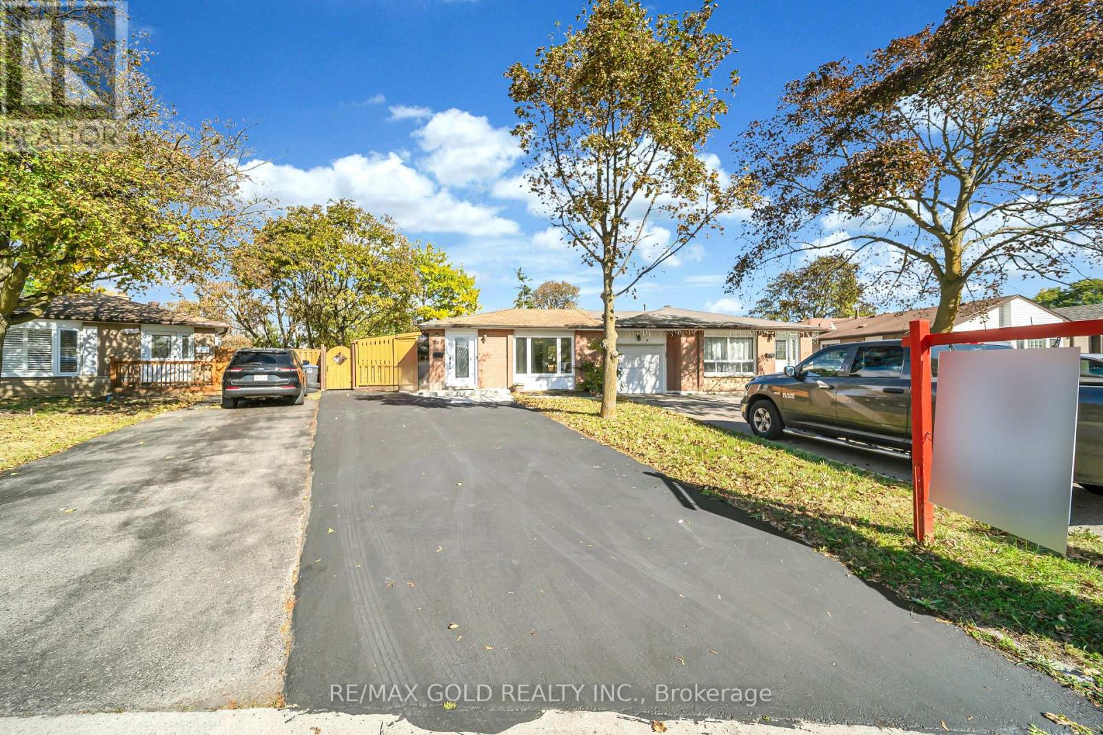 Main - 70 Glenmore Crescent, Brampton, Ontario  L6S 1H8 - Photo 4 - W13861538