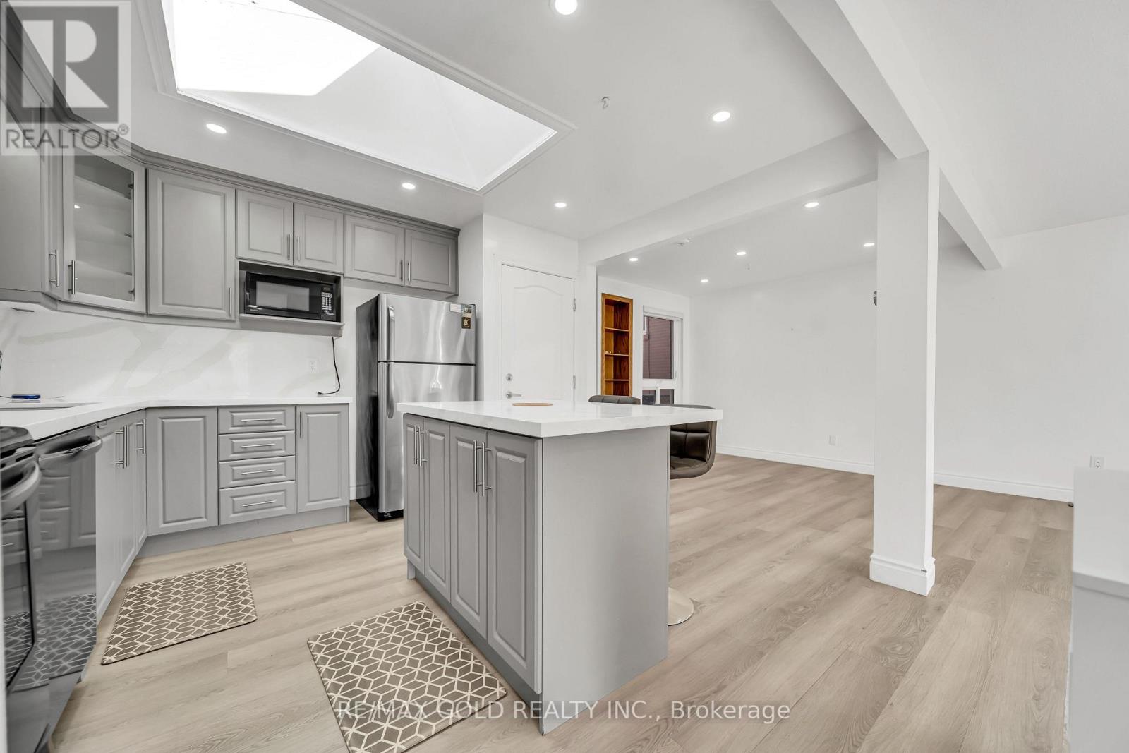 Main - 70 Glenmore Crescent, Brampton, Ontario  L6S 1H8 - Photo 9 - W13861538