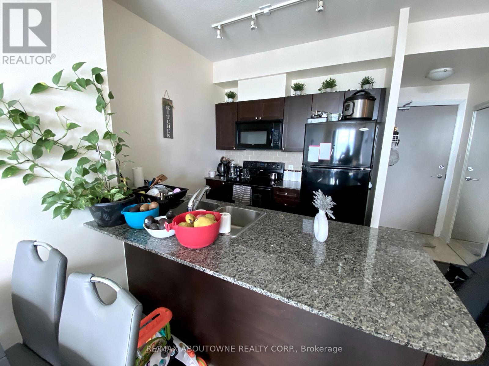 1712 - 3525 KARIYA DRIVE