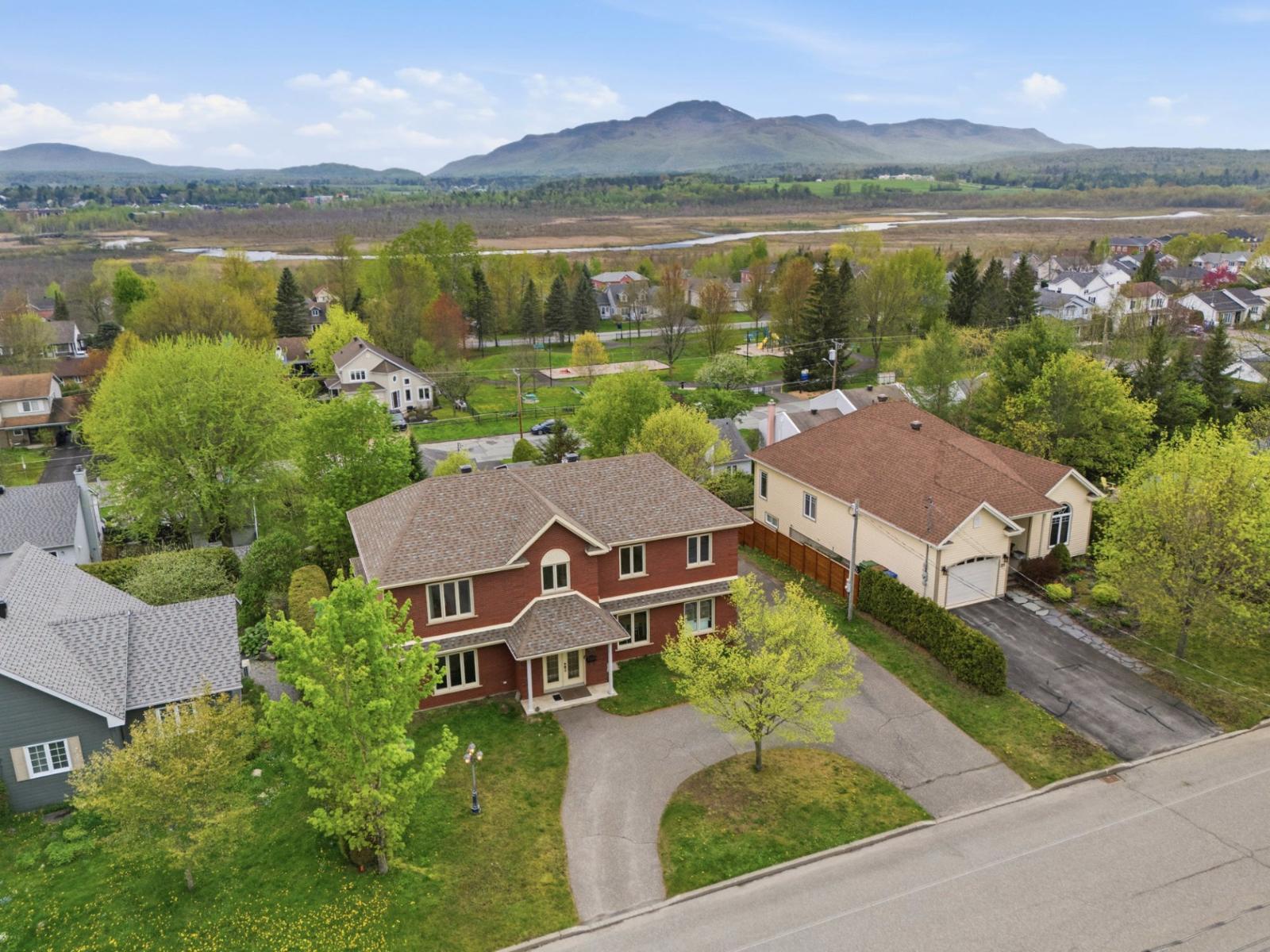 703 Rue Bouhier Magog Quebec Canada J1X7K8
