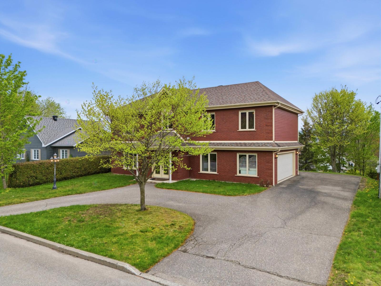 703 Rue Bouhier Magog Quebec Canada J1X7K8 3