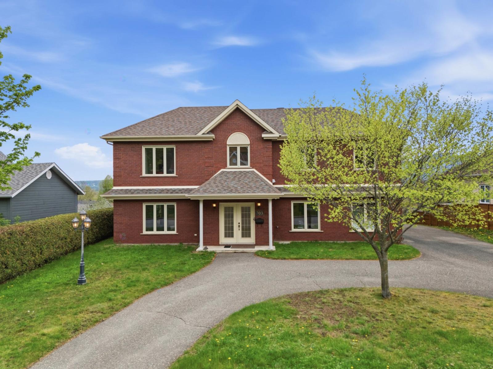 703 Rue Bouhier Magog Quebec Canada J1X7K8 2