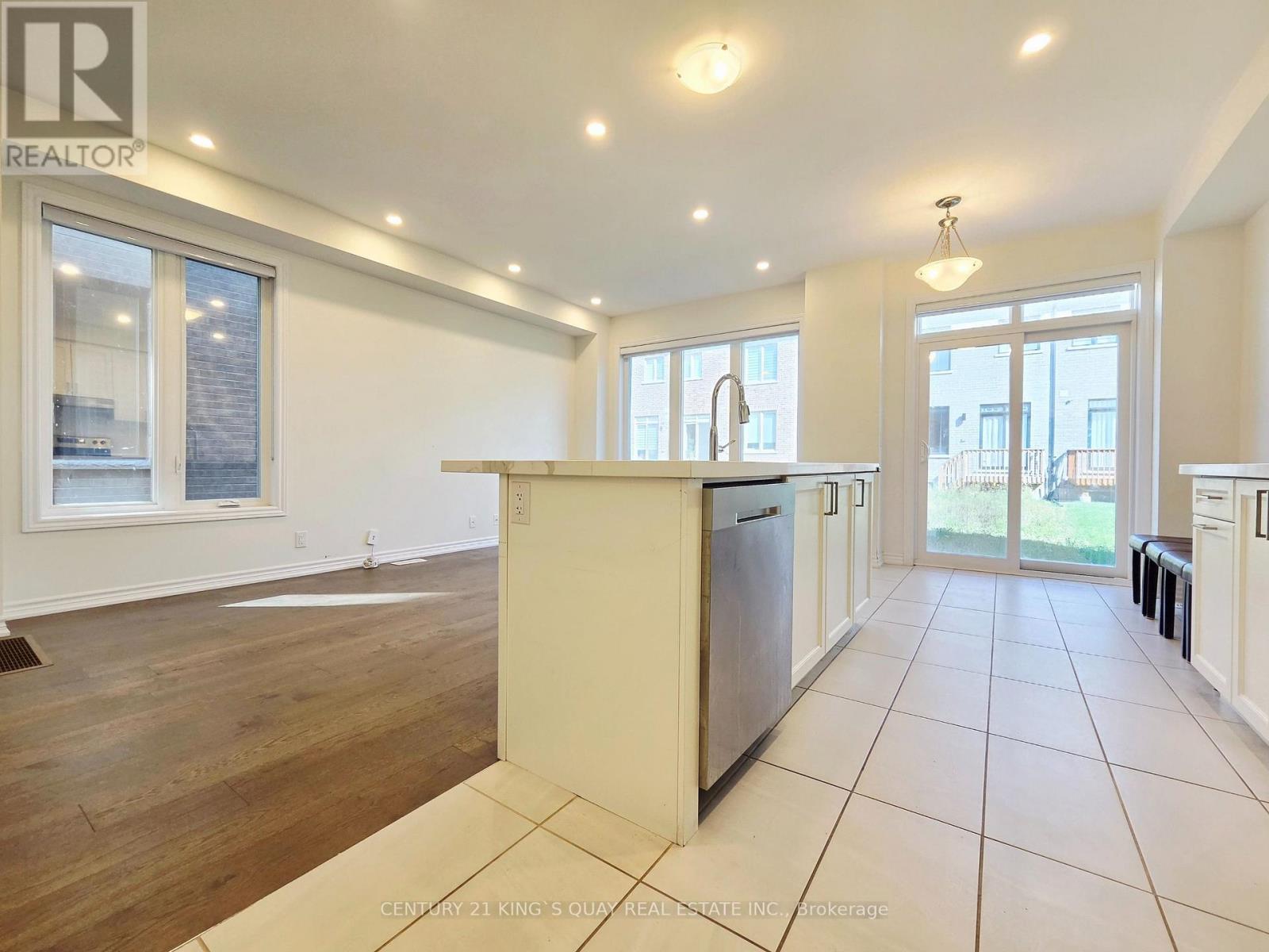 67 Freeman Williams Street, Markham, Ontario  L6C 3K4 - Photo 5 - N13861532