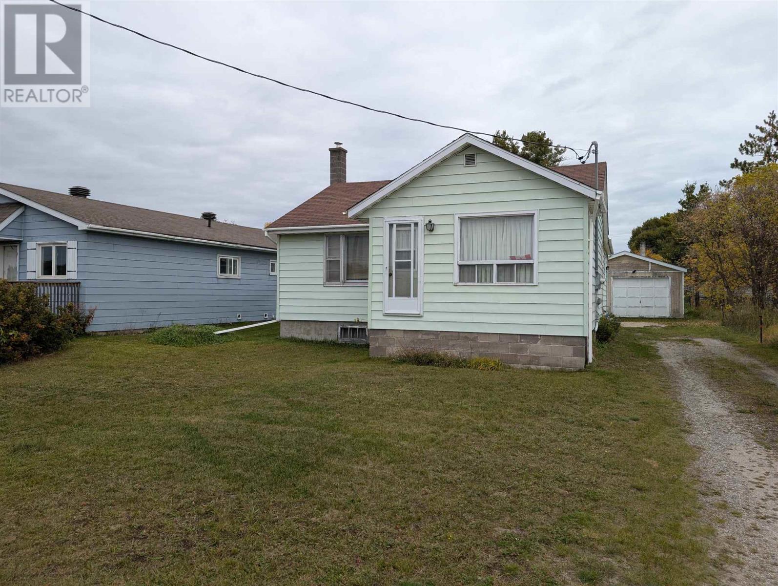 332 Winnipeg St, White River, Ontario  P0M 3G0 - Photo 2 - SM262755