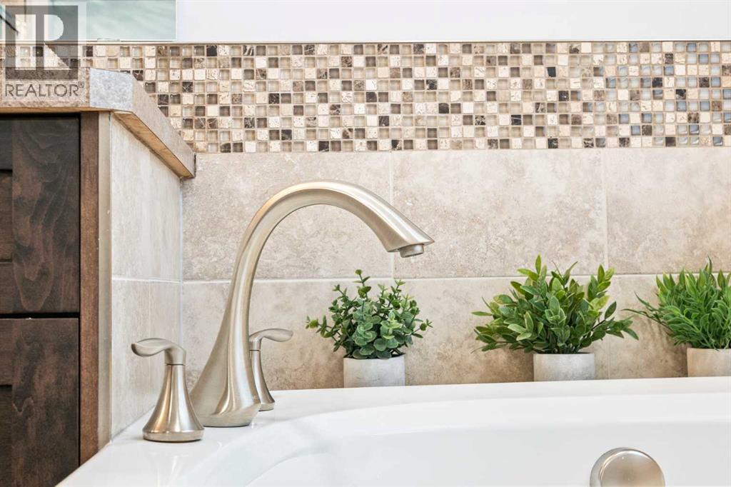 109 Drake Landing Cove, Okotoks, Alberta  T1S 0E6 - Photo 37 - A2349042