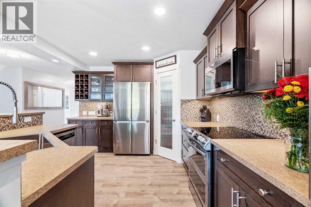109 Drake Landing Cove, Okotoks, Alberta  T1S 0E6 - Photo 6 - A2349042