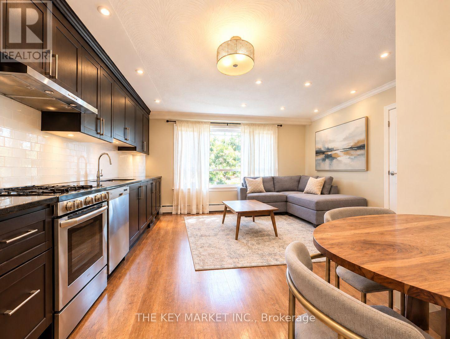 2 - 211 St Clements Avenue, Toronto, Ontario  M4R 1H3 - Photo 5 - C13861728