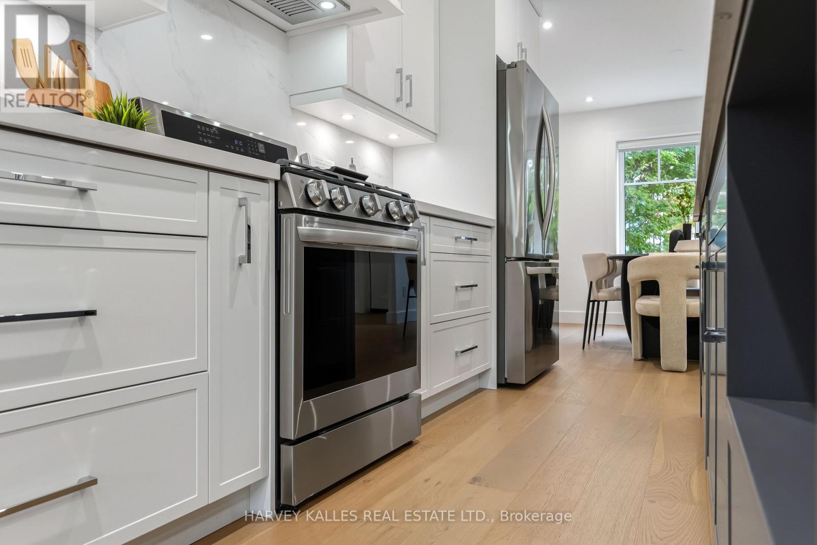 56 Glengarry Avenue, Toronto, Ontario  M5M 1C9 - Photo 13 - C13861790