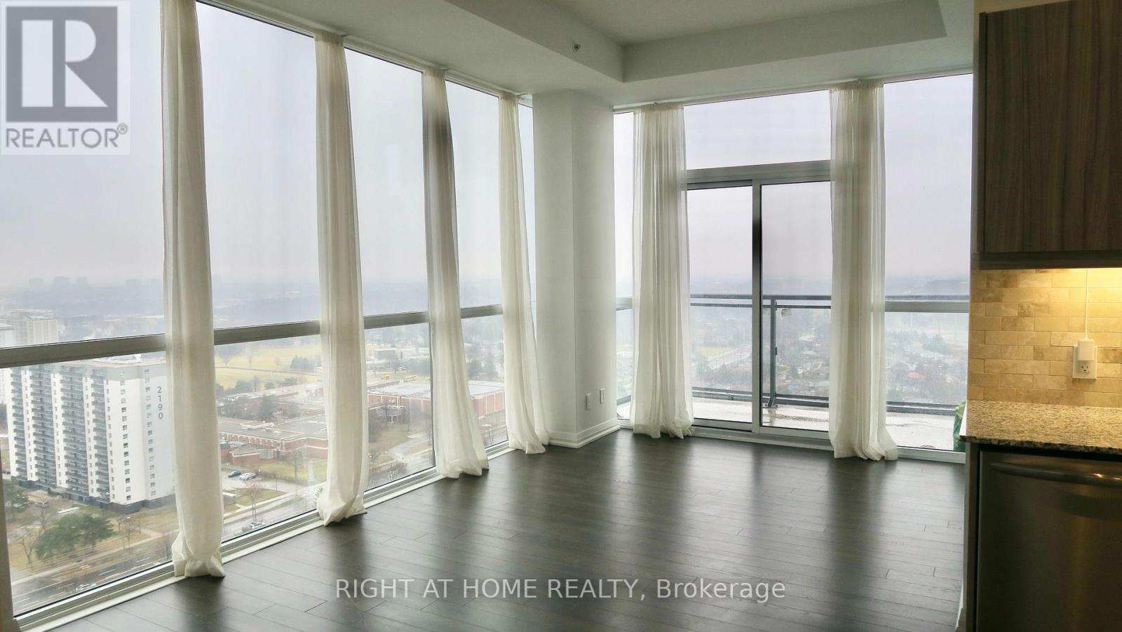 2707 - 30 Meadowglen Place, Toronto, Ontario  M1G 0A6 - Photo 2 - E13861734