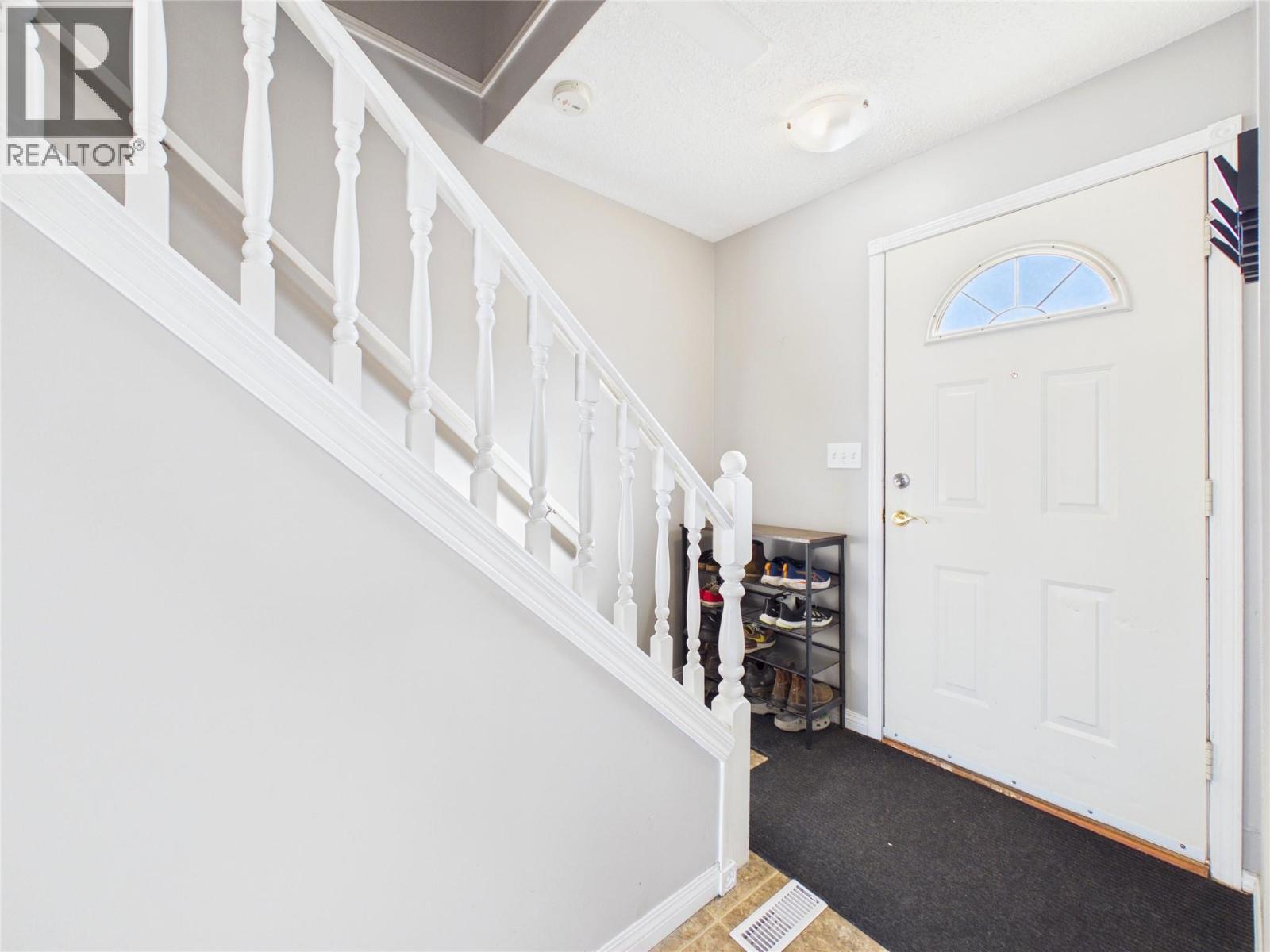 231 23rd N Avenue N, Cranbrook, British Columbia V1C 5G8 - Photo 2 - 10402210