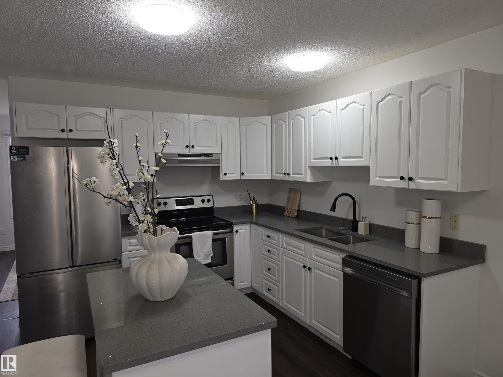 #6 16777 91 St Nw Nw, Edmonton, Alberta  T5Z 3X4 - Photo 5 - E4511759