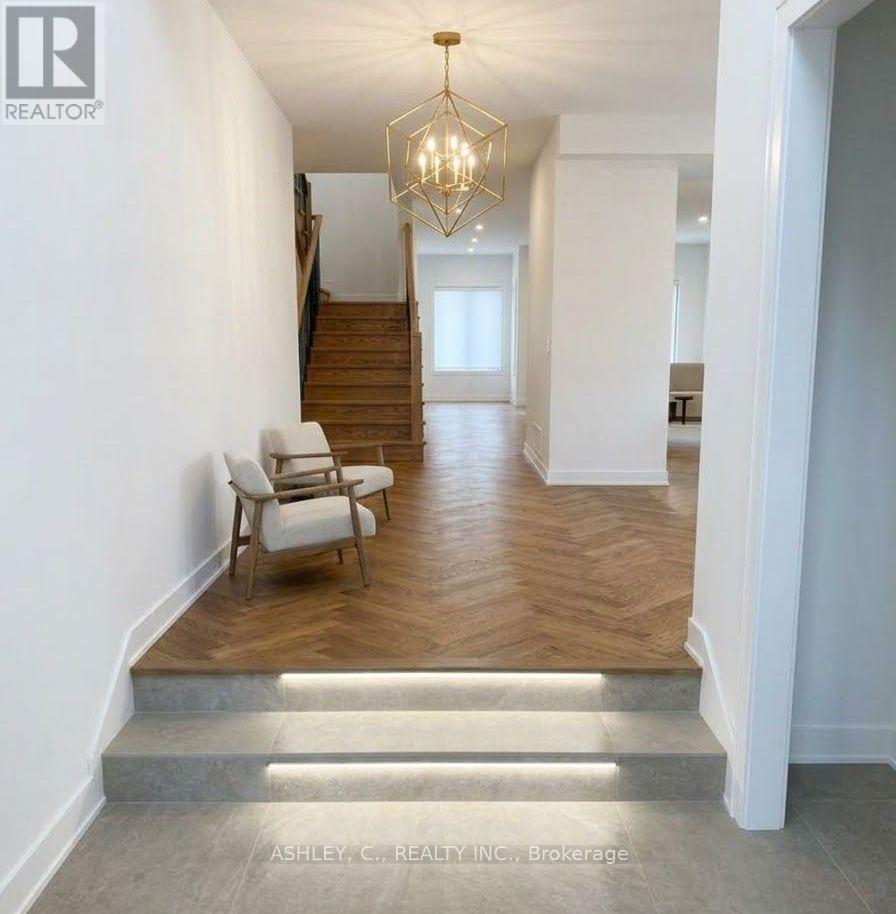 2574 Sharon Crescent, Mississauga (Erindale), Ontario  L5C 1Y8 - Photo 2 - W13861752