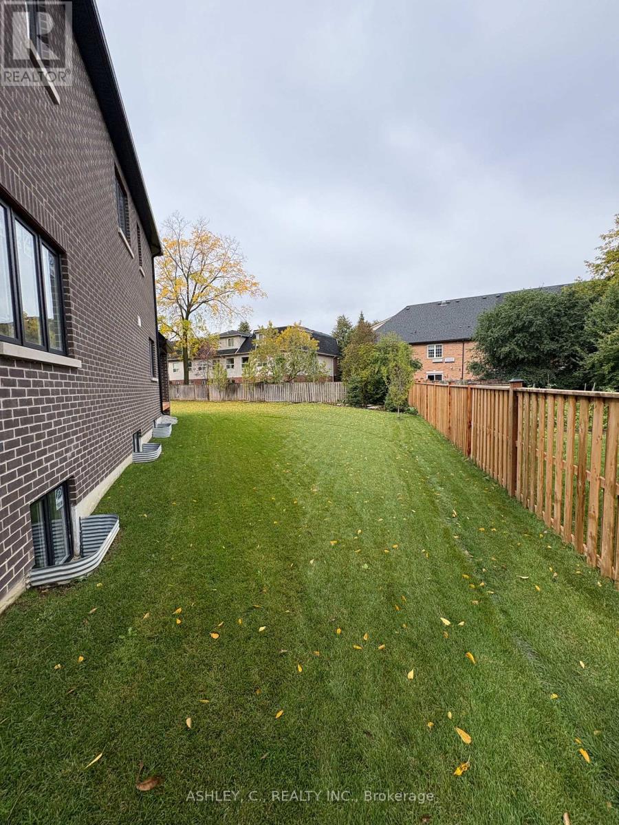 2574 Sharon Crescent, Mississauga (Erindale), Ontario  L5C 1Y8 - Photo 8 - W13861752