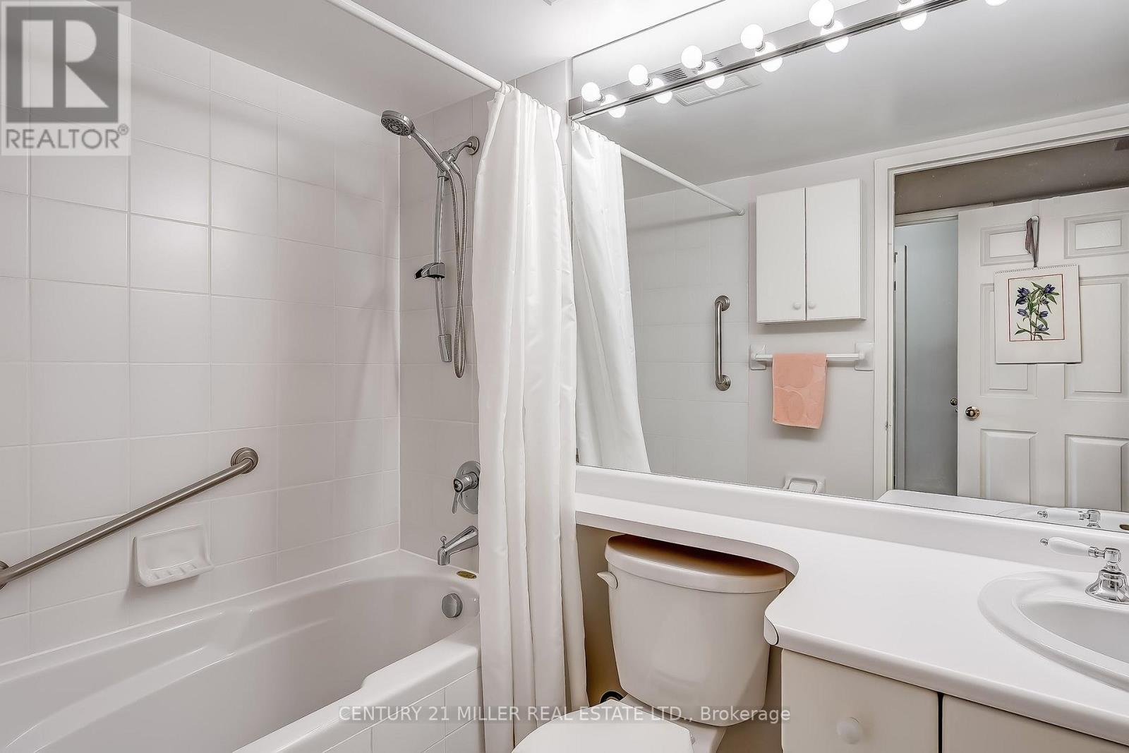 307 - 221 Robinson Street, Oakville (Oo Old Oakville), Ontario  L6J 7N9 - Photo 17 - W13861848