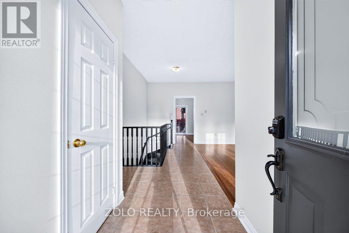 16 Esther Drive, Barrie, Ontario  L4N 0X8 - Photo 5 - S13861608