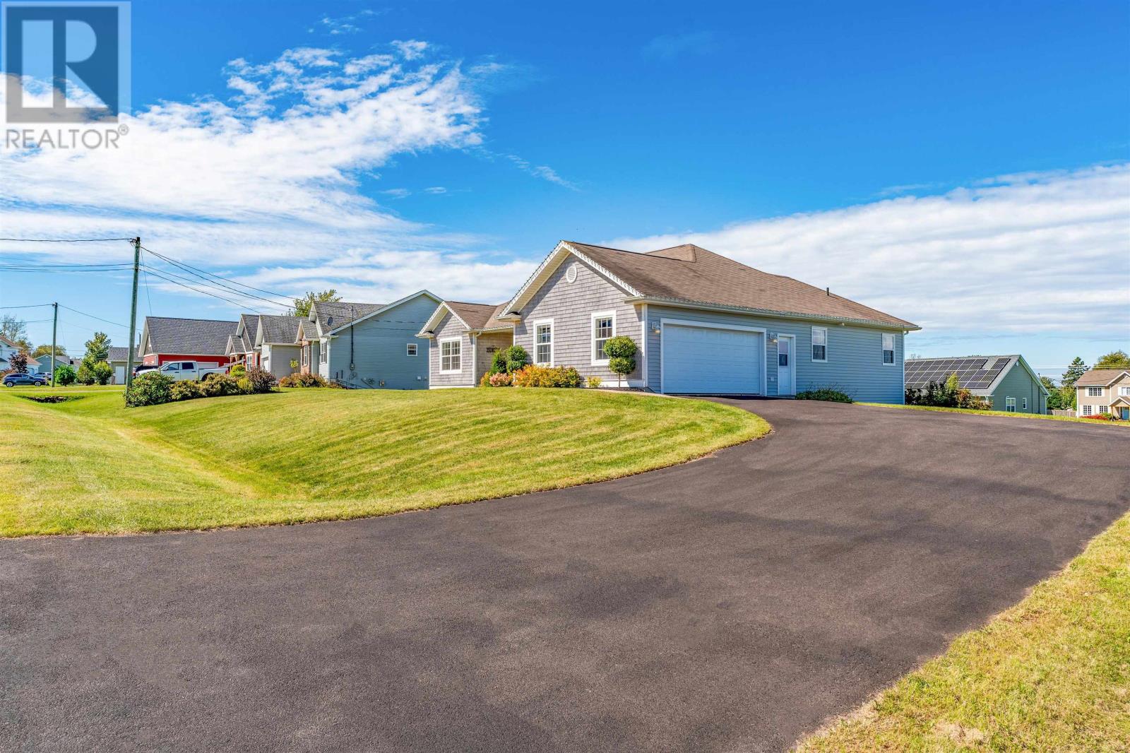 49 Emmalee Drive, Stratford, Prince Edward Island  C1B 0B5 - Photo 2 - 202625122