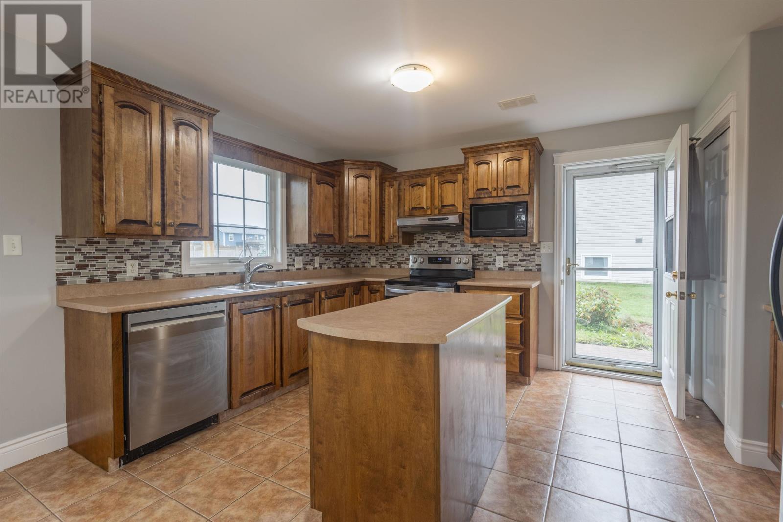 35 Barbour Circle, Charlottetown, Prince Edward Island  C1A 9S9 - Photo 11 - 202625135